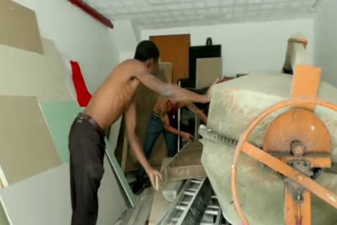 'TS Bombshell Luana Costa acquires Railed By Construction Workers Till she Cums'